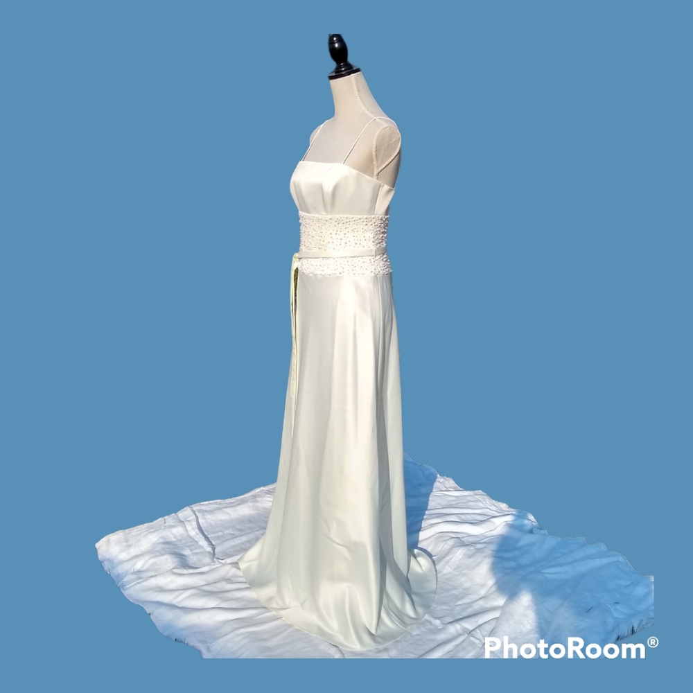 Wedding Dress - Picture 7 of 15